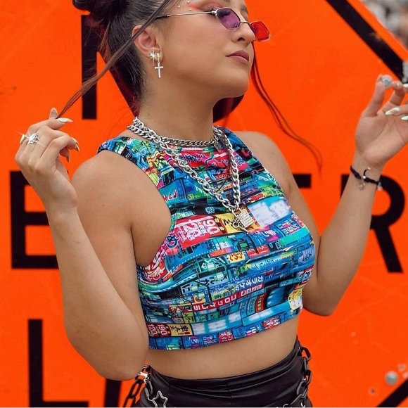 Brand new from RWMG - size M crop top in limited edition print 🩵✨ - Picture 6 of 7